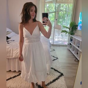 Elegant White Sleeveless Midi Dress